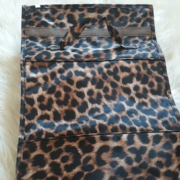 JM New YorkAnimal Print Makeup Bag - Picture 6 of 8